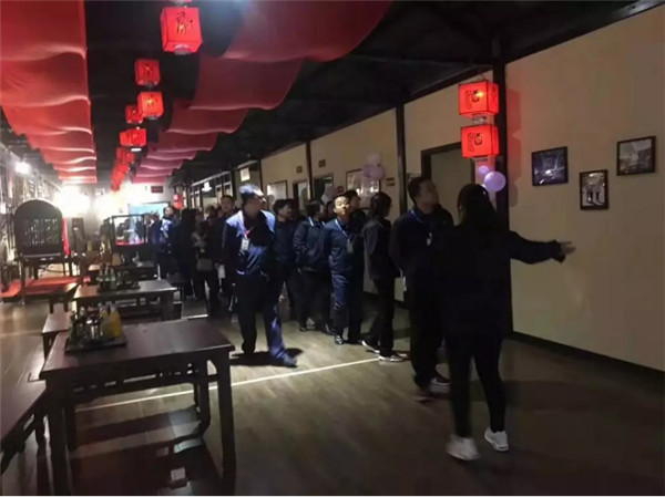 雙十一_酒_任性！全場半價(jià)，西安這家店也是拼了！211.jpg